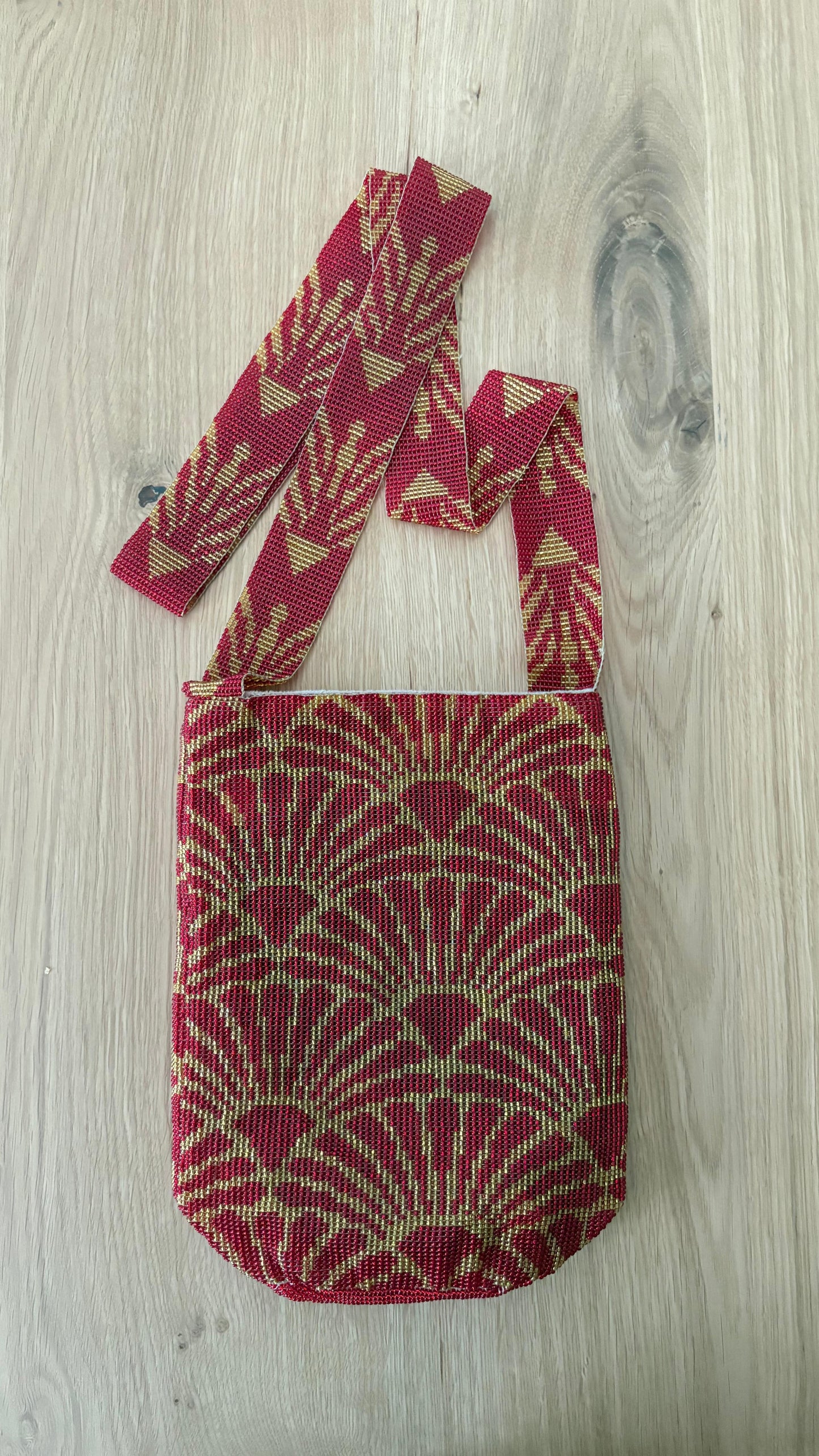 Mochila Roja & Dorada