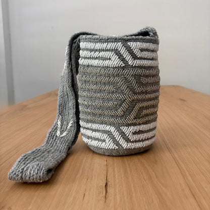 Mochila Hilo & Mostacilla Gris