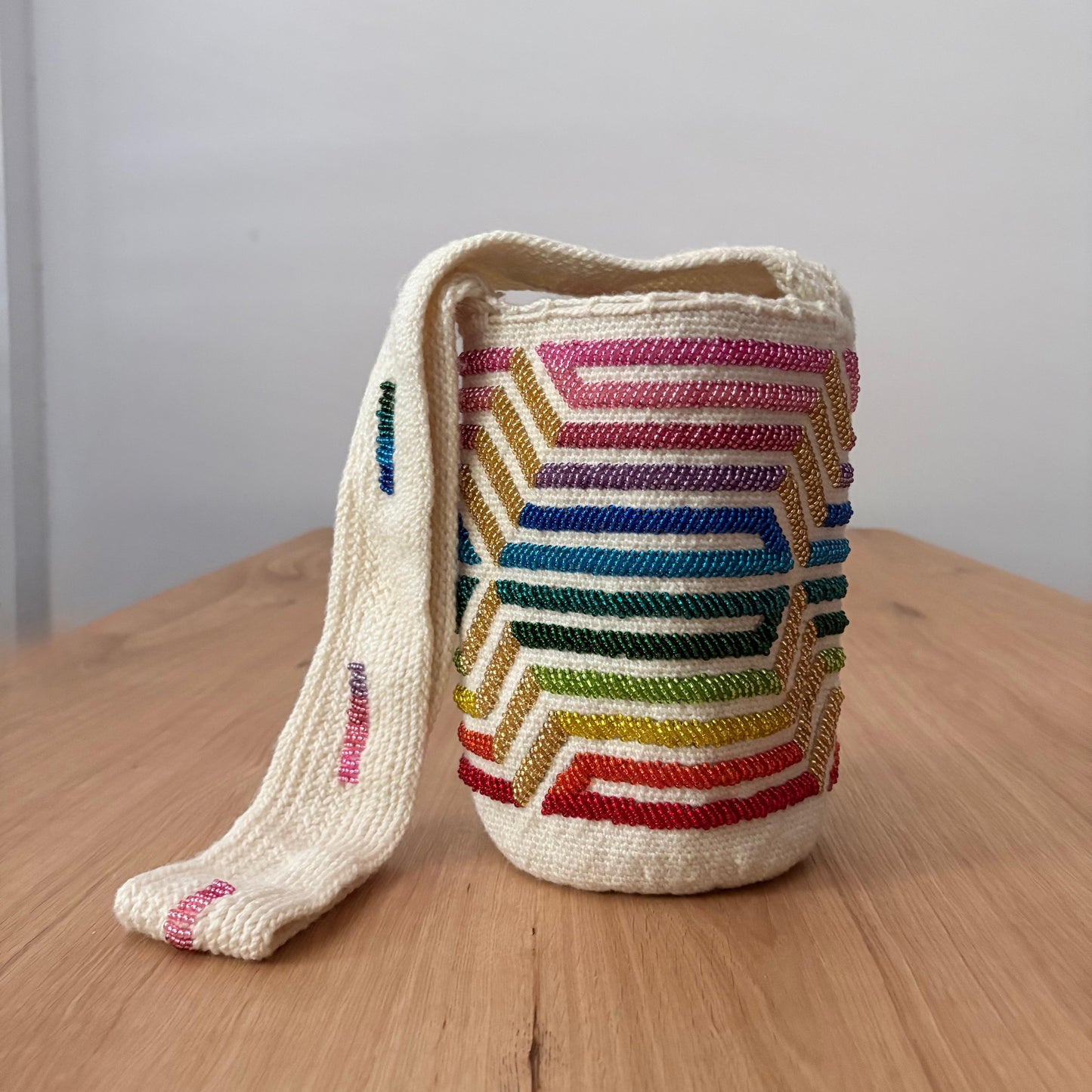 Mochila Hilo & Mostacilla Blanca